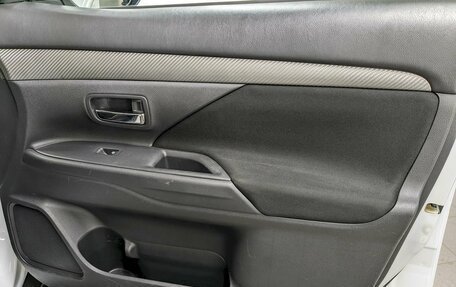 Mitsubishi Outlander III рестайлинг 3, 2018 год, 1 790 000 рублей, 18 фотография