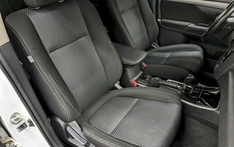 Mitsubishi Outlander III рестайлинг 3, 2018 год, 1 790 000 рублей, 20 фотография