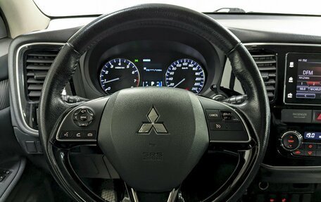 Mitsubishi Outlander III рестайлинг 3, 2018 год, 1 790 000 рублей, 24 фотография