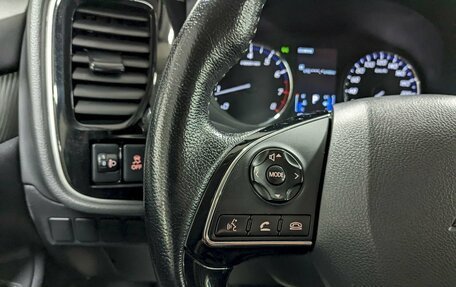 Mitsubishi Outlander III рестайлинг 3, 2018 год, 1 790 000 рублей, 26 фотография