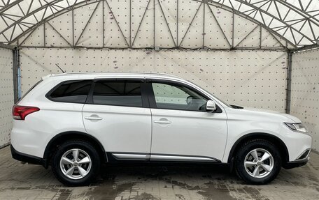 Mitsubishi Outlander III рестайлинг 3, 2016 год, 1 860 000 рублей, 9 фотография