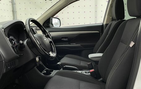 Mitsubishi Outlander III рестайлинг 3, 2016 год, 1 860 000 рублей, 11 фотография