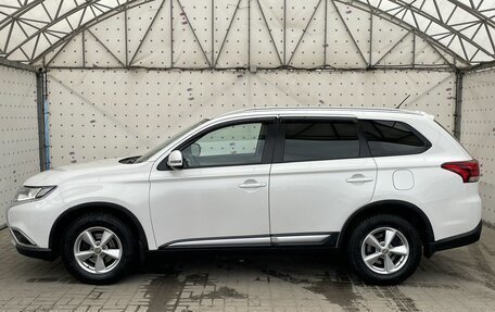 Mitsubishi Outlander III рестайлинг 3, 2016 год, 1 860 000 рублей, 10 фотография