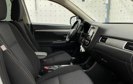 Mitsubishi Outlander III рестайлинг 3, 2016 год, 1 860 000 рублей, 12 фотография