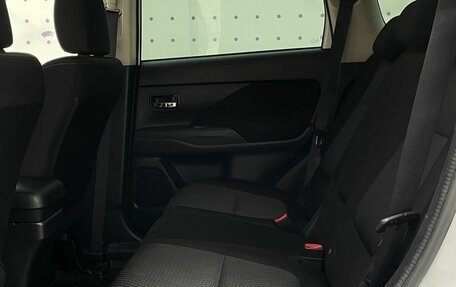 Mitsubishi Outlander III рестайлинг 3, 2016 год, 1 860 000 рублей, 13 фотография