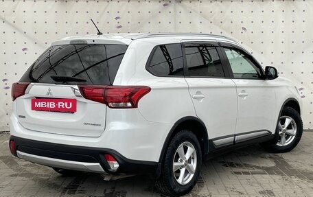 Mitsubishi Outlander III рестайлинг 3, 2016 год, 1 860 000 рублей, 4 фотография