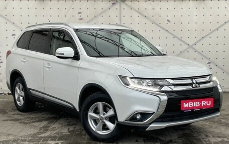 Mitsubishi Outlander III рестайлинг 3, 2016 год, 1 860 000 рублей, 2 фотография