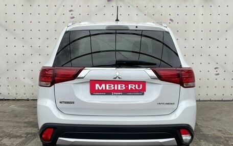 Mitsubishi Outlander III рестайлинг 3, 2016 год, 1 860 000 рублей, 6 фотография