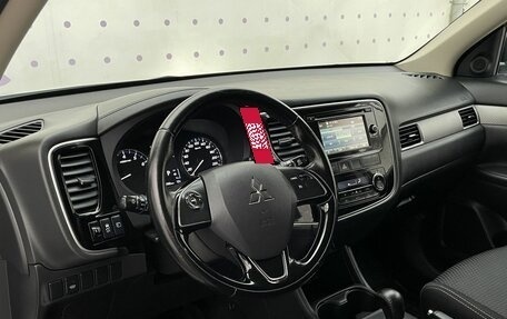 Mitsubishi Outlander III рестайлинг 3, 2016 год, 1 860 000 рублей, 15 фотография