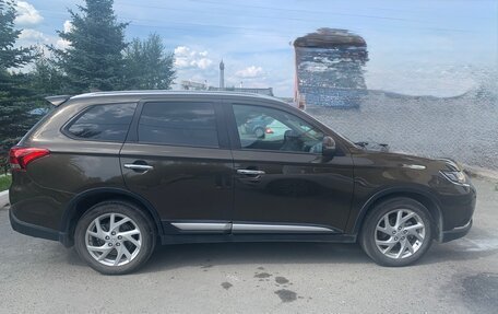 Mitsubishi Outlander III рестайлинг 3, 2019 год, 2 750 000 рублей, 1 фотография