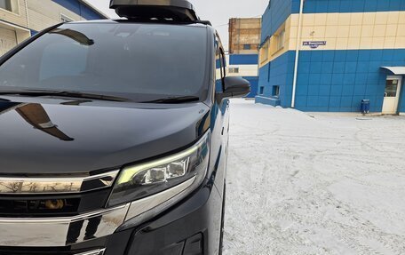 Toyota Noah III, 2018 год, 2 700 000 рублей, 9 фотография