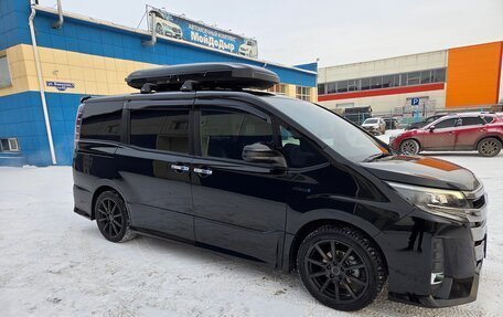 Toyota Noah III, 2018 год, 2 700 000 рублей, 12 фотография