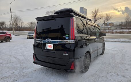 Toyota Noah III, 2018 год, 2 700 000 рублей, 16 фотография