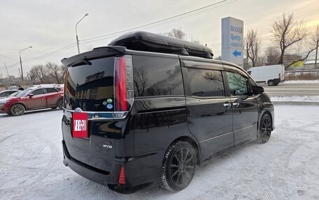 Toyota Noah III, 2018 год, 2 700 000 рублей, 15 фотография