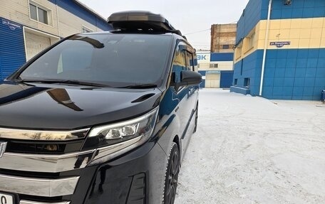 Toyota Noah III, 2018 год, 2 700 000 рублей, 8 фотография