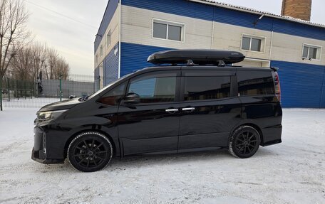 Toyota Noah III, 2018 год, 2 700 000 рублей, 21 фотография