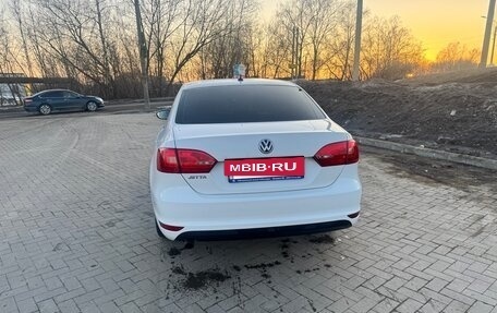 Volkswagen Jetta VI, 2014 год, 1 250 000 рублей, 2 фотография