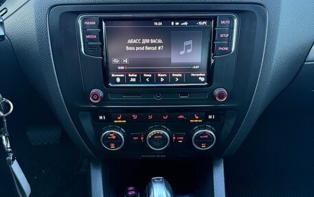 Volkswagen Jetta VI, 2012 год, 1 099 999 рублей, 22 фотография