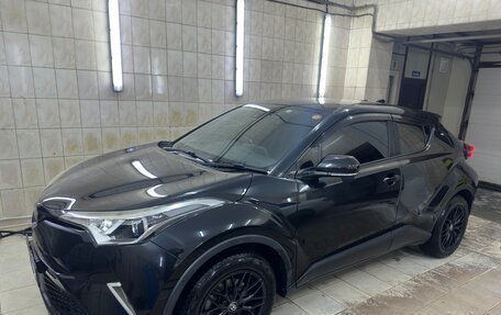 Toyota C-HR I рестайлинг, 2017 год, 1 680 000 рублей, 7 фотография