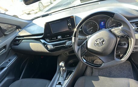 Toyota C-HR I рестайлинг, 2017 год, 1 680 000 рублей, 3 фотография