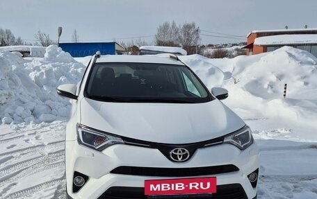 Toyota RAV4, 2018 год, 2 430 000 рублей, 6 фотография