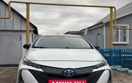 Toyota Prius IV XW50, 2018 год, 2 400 000 рублей, 4 фотография