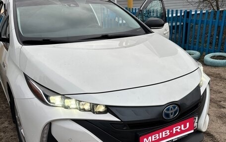Toyota Prius IV XW50, 2018 год, 2 400 000 рублей, 2 фотография