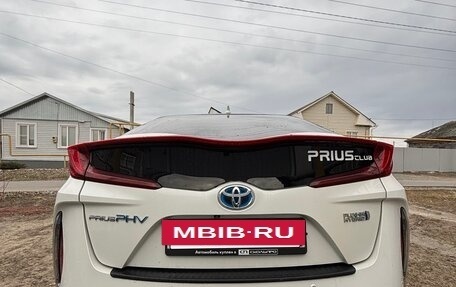 Toyota Prius IV XW50, 2018 год, 2 400 000 рублей, 3 фотография