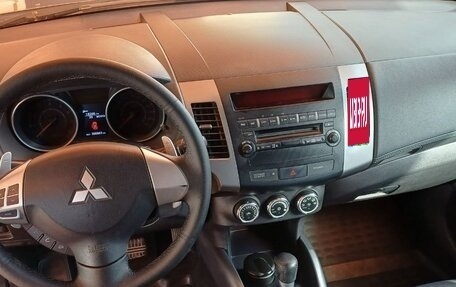 Mitsubishi Outlander III рестайлинг 3, 2010 год, 1 189 000 рублей, 8 фотография