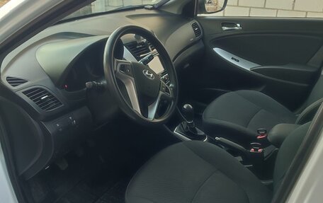 Hyundai Solaris II рестайлинг, 2013 год, 890 000 рублей, 6 фотография