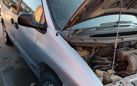 Chrysler Voyager III, 1999 год, 198 000 рублей, 1 фотография