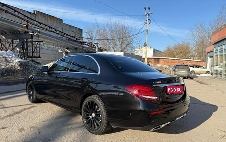 Mercedes-Benz E-Класс, 2019 год, 3 650 000 рублей, 4 фотография