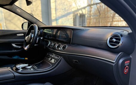 Mercedes-Benz E-Класс, 2019 год, 3 650 000 рублей, 29 фотография