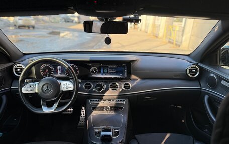 Mercedes-Benz E-Класс, 2019 год, 3 650 000 рублей, 28 фотография