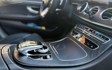 Mercedes-Benz E-Класс, 2019 год, 3 650 000 рублей, 30 фотография