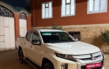 Mitsubishi L200 IV рестайлинг, 2022 год, 3 150 000 рублей, 3 фотография