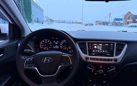 Hyundai Solaris II рестайлинг, 2021 год, 1 300 000 рублей, 15 фотография