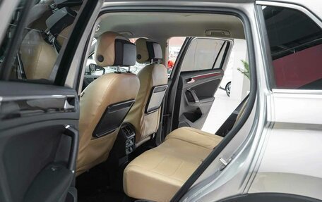 Volkswagen Tiguan II, 2017 год, 2 300 000 рублей, 12 фотография