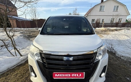 Toyota Noah III, 2016 год, 2 250 000 рублей, 1 фотография