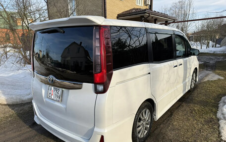 Toyota Noah III, 2016 год, 2 250 000 рублей, 5 фотография