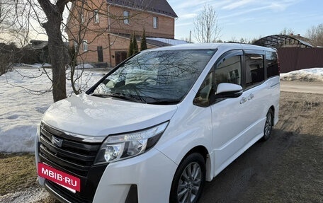 Toyota Noah III, 2016 год, 2 250 000 рублей, 2 фотография