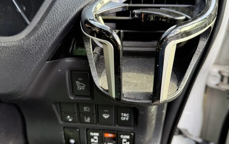 Toyota Noah III, 2016 год, 2 250 000 рублей, 18 фотография