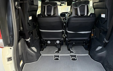 Toyota Noah III, 2016 год, 2 250 000 рублей, 15 фотография