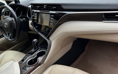 Toyota Camry, 2018 год, 2 250 000 рублей, 6 фотография