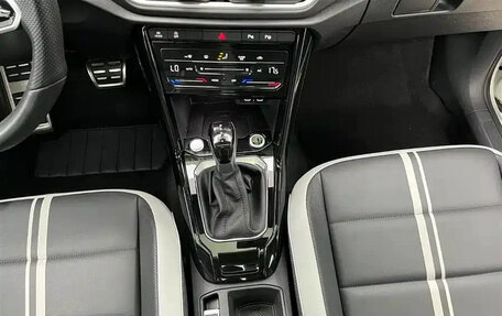 Volkswagen T-Roc I, 2023 год, 1 600 888 рублей, 11 фотография