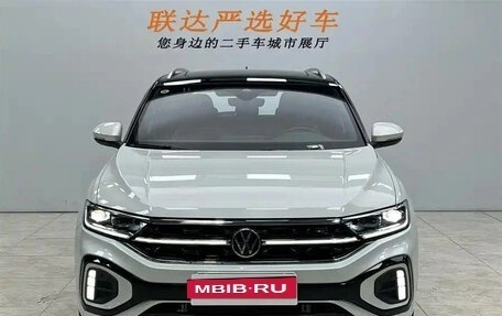 Volkswagen T-Roc I, 2023 год, 1 600 888 рублей, 2 фотография