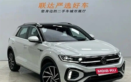 Volkswagen T-Roc I, 2023 год, 1 600 888 рублей, 3 фотография