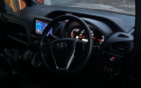 Toyota Voxy III, 2014 год, 1 890 000 рублей, 7 фотография