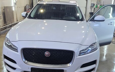 Jaguar F-Pace, 2017 год, 2 800 000 рублей, 3 фотография