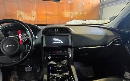 Jaguar F-Pace, 2017 год, 2 800 000 рублей, 12 фотография